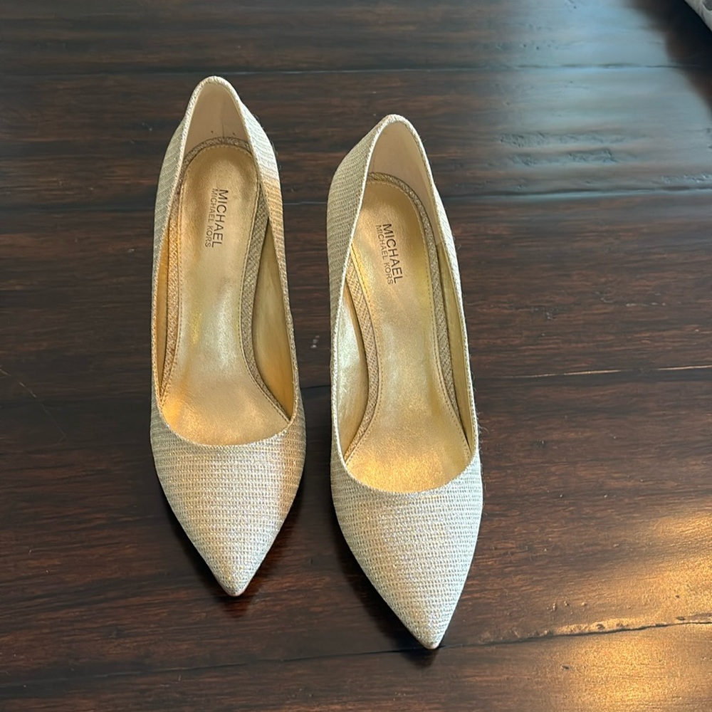 Michael Kors Gold Pumps